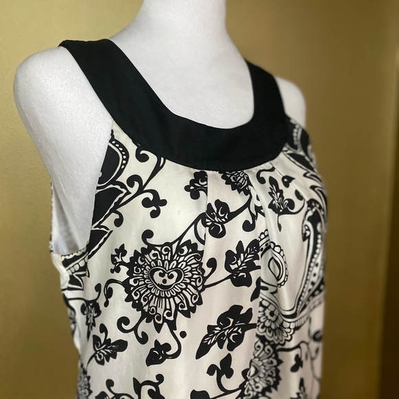 White House Black Market Dresses & Skirts - White House Black Market 💯% silk dress